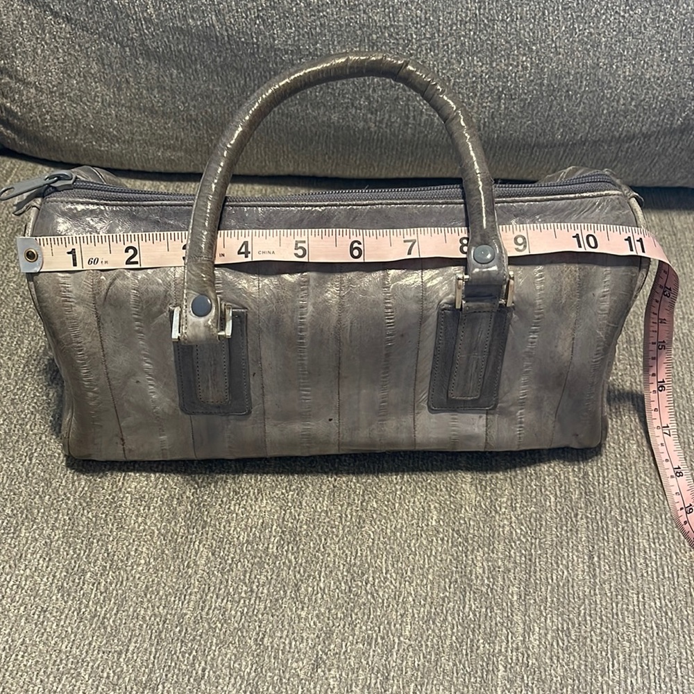 Vintage 80’s eel did you also leather Gray barrel hand bag